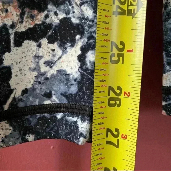 Lululemon Wunder Under HR - Picture 5 of 10